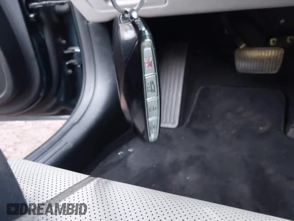 ✅ 2025 Genesis G70 2.5T • VIN: KMTG34SCXSU149520 • Lot: 43795415. Wystawiony na IAAI z przebiegiem 35 769 mil. Bezpłatny archiwum sprzedaży aukcyjnych z USA i szczegółowy raport historii pojazdu na DreamBid. Zdjęcie 11.