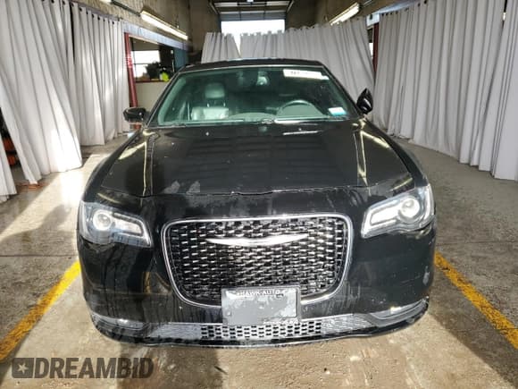 ✅ 2016 Chrysler 300 S • VIN: 2C3CCABG2GH298520 • Lot: 87239205. Listed on Copart with 141,124 mi. Free auction sales archive from the USA and detailed vehicle history report at DreamBid. Image 5.