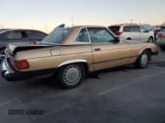 ✅ 1987 Mercedes-Benz 560 SL • VIN: WDBBA48D1HA056537 • Lot: 80232424. Wystawiony na Copart z przebiegiem 251 006 mil. Bezpłatny archiwum sprzedaży aukcyjnych z USA i szczegółowy raport historii pojazdu na DreamBid. Zdjęcie 3.