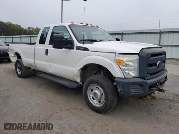 ✅ 2013 Ford F-250 XL • VIN: 1FT7X2B64DEA21370 • Lot: 68672285. Listed on Copart with 222,368 mi. Free auction sales archive from the USA and detailed vehicle history report at DreamBid. Image 4.