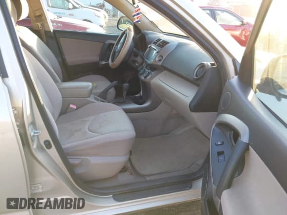 ✅ 2006 Toyota RAV4 • VIN: JTMZD33V866008776 • Lot: 43614224. Wystawiony na IAAI z przebiegiem 177 724 mil. Bezpłatny archiwum sprzedaży aukcyjnych z USA i szczegółowy raport historii pojazdu na DreamBid. Zdjęcie 5.