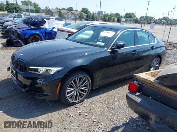 ✅ 2024 BMW 3 Series 330i xDrive • VIN: 3MW89FF02R8E22757 • Lot: 42789823. Listed on IAAI with 18,675 mi. Free auction sales archive from the USA and detailed vehicle history report at DreamBid. Image 2.