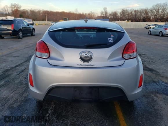 ✅ 2017 Hyundai Veloster • VIN: KMHTC6AD1HU317925 • Lot: 82590044. Wystawiony na Copart z przebiegiem 112 732 mil. Bezpłatny archiwum sprzedaży aukcyjnych z USA i szczegółowy raport historii pojazdu na DreamBid. Zdjęcie 6.