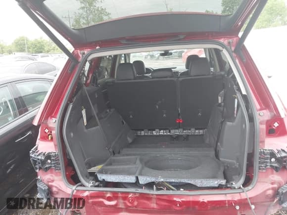 ✅ 2018 Volkswagen Atlas SEL • VIN: 1V2RR2CA7JC566118 • Lot: 42227900. Listed on IAAI with 111,156 mi. Free auction sales archive from the USA and detailed vehicle history report at DreamBid. Image 17.