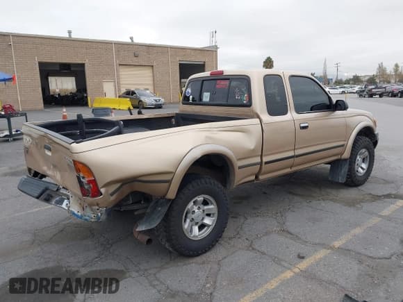 ✅ 2000 Toyota Tacoma PreRunner • VIN: 5TESN92N2YZ710794 • Lot: 43525076. Wystawiony na IAAI z przebiegiem 292 896 mil. Bezpłatny archiwum sprzedaży aukcyjnych z USA i szczegółowy raport historii pojazdu na DreamBid. Zdjęcie 4.