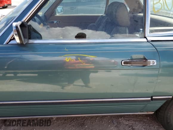 ✅ 1988 Mercedes-Benz 560 SL • VIN: WDBBA48D0JA086361 • Lot: 77939174. Wystawiony na Copart z przebiegiem 102 389 mil. Bezpłatny archiwum sprzedaży aukcyjnych z USA i szczegółowy raport historii pojazdu na DreamBid. Zdjęcie 12.