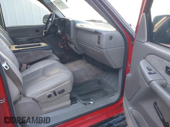 ✅ 2000 Chevrolet Silverado 1500 LS • VIN: 1GCEK14T8YZ254105 • Lot: 41442023. Listed on IAAI with 325,152 mi. Free auction sales archive from the USA and detailed vehicle history report at DreamBid. Image 5.