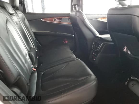 ✅ 2019 Lincoln Nautilus Reserve • VIN: 2LMPJ6L94KBL25518 • Lot: 80740365. Listed on Copart with 61,808 mi. Free auction sales archive from the USA and detailed vehicle history report at DreamBid. Image 11.