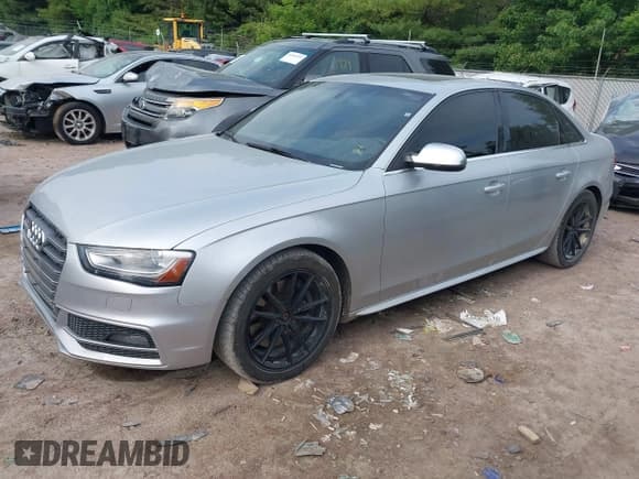 ✅ 2013 Audi S4 Premium Plus • VIN: WAUBGAFL6DA052130 • Lot: 42436964. Wystawiony na IAAI z przebiegiem 174 626 mil. Bezpłatny archiwum sprzedaży aukcyjnych z USA i szczegółowy raport historii pojazdu na DreamBid. Zdjęcie 17.