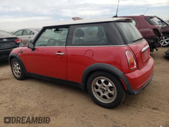 ✅ 2005 MINI Hardtop • VIN: WMWRC33475TC59069 • Лот: 51551605. Опубликован ранее на Copart с пробегом 87 900 миль. Бесплатный доступ к архиву аукционных продаж из США и подробный отчёт об истории автомобиля на DreamBid. Изображение 2.