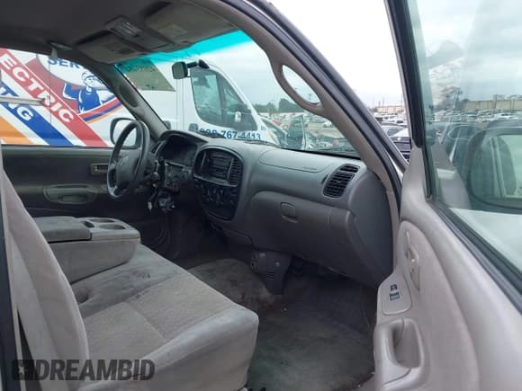 ✅ 2003 Toyota Tundra SR5 • VIN: 5TBRN34103S347917 • Lot: 42083454. Listed on IAAI with 324,185 mi. Free auction sales archive from the USA and detailed vehicle history report at DreamBid. Image 5.