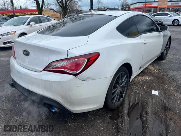 ✅ 2013 Hyundai Genesis Coupe R-Spec • VIN: KMHHT6KD9DU101531 • Lot: 49768125. Wystawiony na Copart z przebiegiem 103 932 mil. Bezpłatny archiwum sprzedaży aukcyjnych z USA i szczegółowy raport historii pojazdu na DreamBid. Zdjęcie 4.