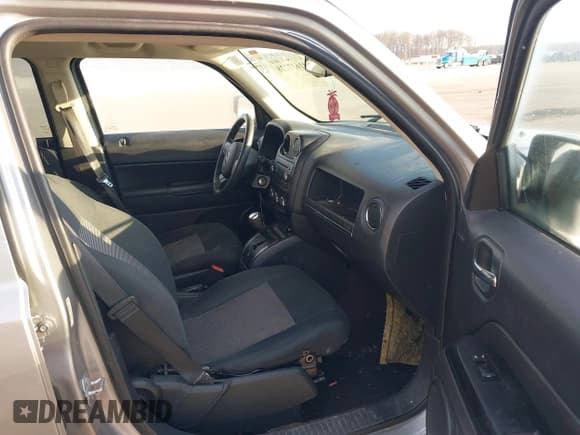 ✅ 2015 Jeep Patriot Latitude • VIN: 1C4NJPFAXFD149139 • Lot: 41637228. Listed on IAAI with 139,137 mi. Free auction sales archive from the USA and detailed vehicle history report at DreamBid. Image 5.