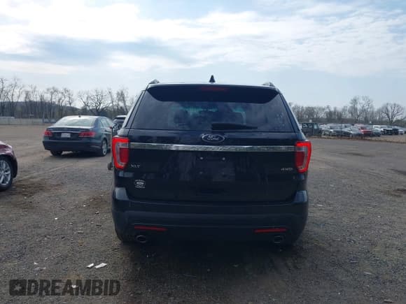 ✅ 2017 Ford Explorer XLT • VIN: 1FM5K8D85HGA83499 • Lot: 42059299. Wystawiony na IAAI z przebiegiem 76 484 mil. Bezpłatny archiwum sprzedaży aukcyjnych z USA i szczegółowy raport historii pojazdu na DreamBid. Zdjęcie 17.