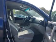 ✅ 2011 Toyota Highlander • VIN: 5TDBK3EH5BS062819 • Lot: 43127600. Wystawiony na IAAI z przebiegiem 239 752 mil. Bezpłatny archiwum sprzedaży aukcyjnych z USA i szczegółowy raport historii pojazdu na DreamBid. Zdjęcie 5.