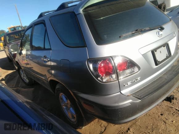 ✅ 2003 Lexus RX 300 • VIN: JTJGF10U730153465 • Lot: 43443687. Wystawiony na IAAI z przebiegiem 182 819 mil. Bezpłatny archiwum sprzedaży aukcyjnych z USA i szczegółowy raport historii pojazdu na DreamBid. Zdjęcie 3.