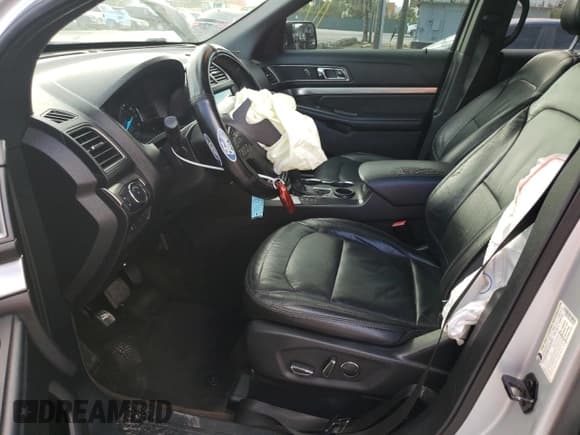 ✅ 2018 Ford Explorer XLT • VIN: 1FM5K7D8XJGA30412 • Lot: 86979095. Wystawiony na Copart z przebiegiem 152 379 mil. Bezpłatny archiwum sprzedaży aukcyjnych z USA i szczegółowy raport historii pojazdu na DreamBid. Zdjęcie 7.