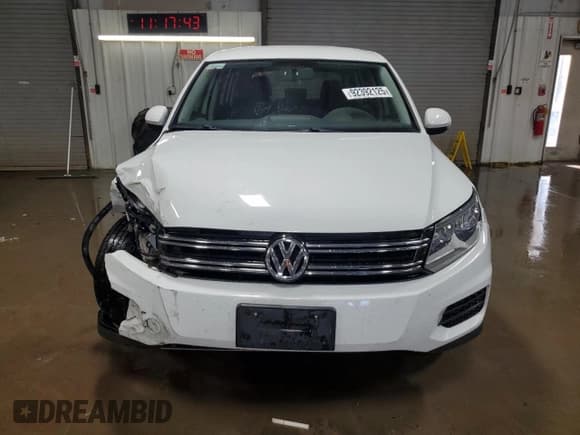 ✅ 2017 Volkswagen Tiguan S • VIN: WVGBV7AX1HK042154 • Lot: 92392125. Listed on Copart with 69,883 mi. Free auction sales archive from the USA and detailed vehicle history report at DreamBid. Image 5.