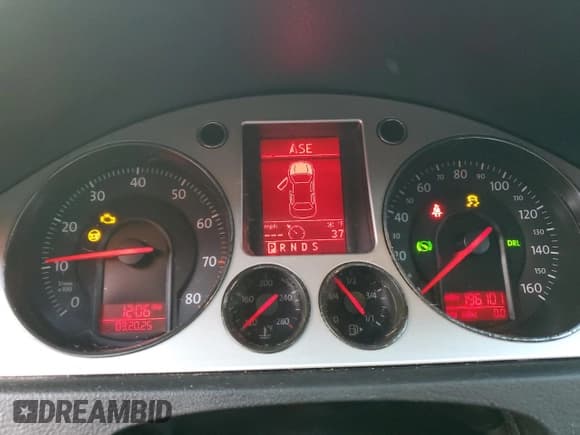 ✅ 2009 Volkswagen Passat Komfort • VIN: WVWJK73C19E004393 • Lot: 90436465. Wystawiony na Copart z przebiegiem 196 101 mil. Bezpłatny archiwum sprzedaży aukcyjnych z USA i szczegółowy raport historii pojazdu na DreamBid. Zdjęcie 9.