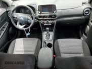 ✅ 2021 Hyundai Kona SEL • VIN: KM8K22AA9MU602508 • Лот: 61417074. Опубликован ранее на Copart с пробегом 18 729 миль. Бесплатный доступ к архиву аукционных продаж из США и подробный отчёт об истории автомобиля на DreamBid. Изображение 8.