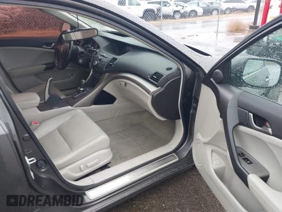 ✅ 2010 Acura TSX • VIN: JH4CU2F60AC026573 • Lot: 43454252. Wystawiony na IAAI z przebiegiem 95 767 mil. Bezpłatny archiwum sprzedaży aukcyjnych z USA i szczegółowy raport historii pojazdu na DreamBid. Zdjęcie 5.