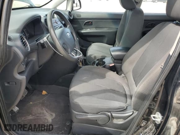 ✅ 2010 Kia Rondo • VIN: KNAHG8C90A7302420 • Lot: 73158324. Wystawiony na Copart z przebiegiem 128 471 mil. Bezpłatny archiwum sprzedaży aukcyjnych z USA i szczegółowy raport historii pojazdu na DreamBid. Zdjęcie 7.