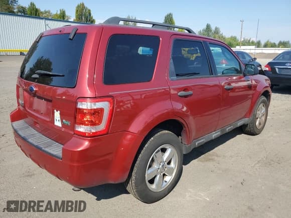 ✅ 2012 Ford Escape XLT • VIN: 1FMCU9DG3CKB65879 • Lot: 70223735. Wystawiony na Copart z przebiegiem 138 981 mil. Bezpłatny archiwum sprzedaży aukcyjnych z USA i szczegółowy raport historii pojazdu na DreamBid. Zdjęcie 3.
