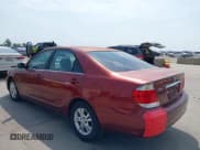 ✅ 2005 Toyota Camry LE • VIN: 4T1BF32K45U087257 • Lot: 42272265. Wystawiony na IAAI z przebiegiem 228 295 mil. Bezpłatny archiwum sprzedaży aukcyjnych z USA i szczegółowy raport historii pojazdu na DreamBid. Zdjęcie 3.