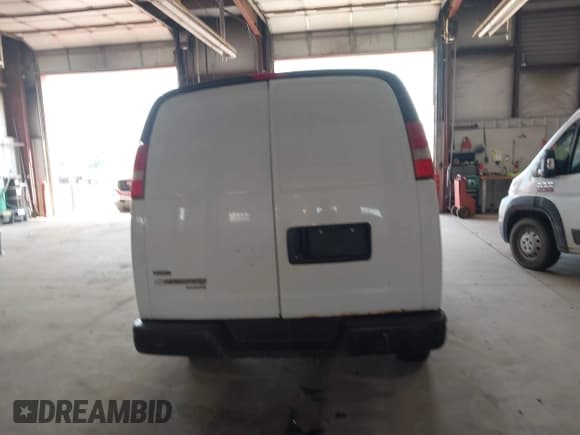 ✅ 2012 Chevrolet Express Cargo • VIN: 1GCWGFCA1C1103570 • Lot: 42642068. Listed on IAAI with 326,705 mi. Free auction sales archive from the USA and detailed vehicle history report at DreamBid. Image 16.