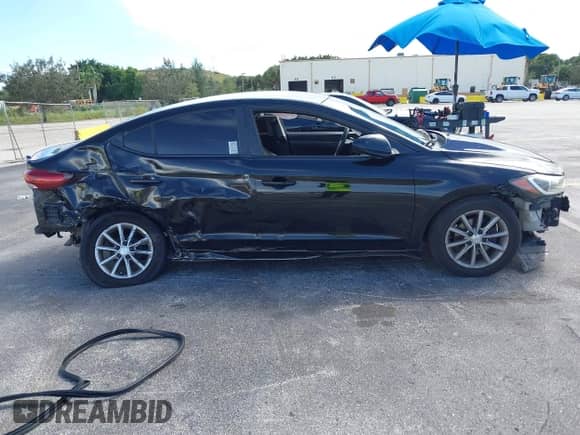 2018 Hyundai Elantra SE z VIN KMHD74LF7JU520433, wystawiony jako IAAI lot #43313148 z przebiegiem 81 063 mil mil oraz . Historia ofert i sprzedaży dostępna na DreamBid. Obrazek 13.