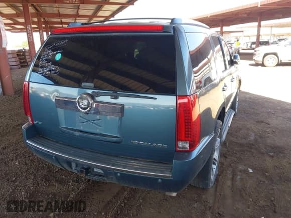 ✅ 2009 Cadillac Escalade • VIN: 1GYFC23259R204628 • Lot: 43025478. Wystawiony na IAAI z przebiegiem 191 520 mil. Bezpłatny archiwum sprzedaży aukcyjnych z USA i szczegółowy raport historii pojazdu na DreamBid. Zdjęcie 4.