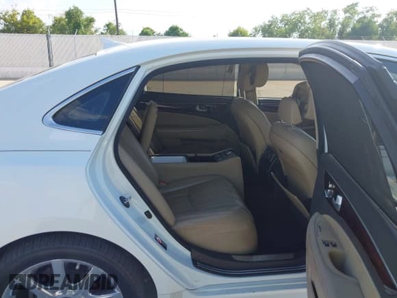 ✅ 2013 Hyundai Equus Signature • VIN: KMHGH4JH5DU067643 • Лот: 43349338. Опубликован ранее на IAAI с пробегом 198 620 миль. Бесплатный доступ к архиву аукционных продаж из США и подробный отчёт об истории автомобиля на DreamBid. Изображение 8.