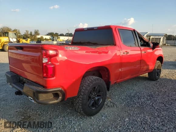 ✅ 2022 Chevrolet Silverado 1500 LT Trail Boss • VIN: 3GCUDFED0NG658781 • Lot: 74665864. Wystawiony na Copart z przebiegiem 13 963 mil. Bezpłatny archiwum sprzedaży aukcyjnych z USA i szczegółowy raport historii pojazdu na DreamBid. Zdjęcie 3.