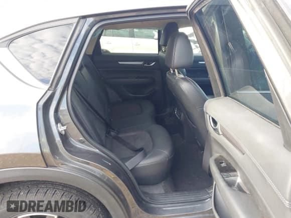 ✅ 2018 Mazda CX-5 Touring • VIN: JM3KFBCM3J0398105 • Lot: 43609194. Wystawiony na IAAI z przebiegiem 64 706 mil. Bezpłatny archiwum sprzedaży aukcyjnych z USA i szczegółowy raport historii pojazdu na DreamBid. Zdjęcie 8.