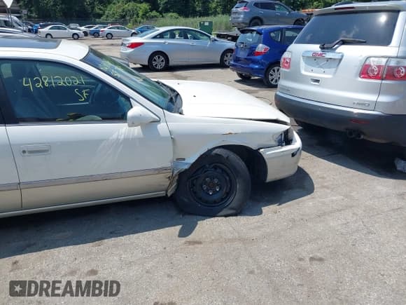 ✅ 2001 Toyota Camry CE • VIN: JT2BG22KX10546426 • Lot: 42812021. Listed on IAAI with 184,122 mi. Free auction sales archive from the USA and detailed vehicle history report at DreamBid. Image 18.