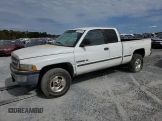 ✅ 1998 Dodge 1500 • VIN: 3B7HF12Z0WM291477 • Лот: 75337674. Опубликован ранее на Copart с пробегом Не указан. Бесплатный доступ к архиву аукционных продаж из США и подробный отчёт об истории автомобиля на DreamBid. Изображение 1.