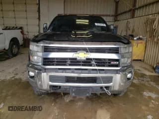 ✅ 2015 Chevrolet Silverado 2500HD LTZ • VIN: 1GC1KWE81FF125367 • Lot: 56750154. Wystawiony na Copart z przebiegiem Nie podano. Bezpłatny archiwum sprzedaży aukcyjnych z USA i szczegółowy raport historii pojazdu na DreamBid. Zdjęcie 5.