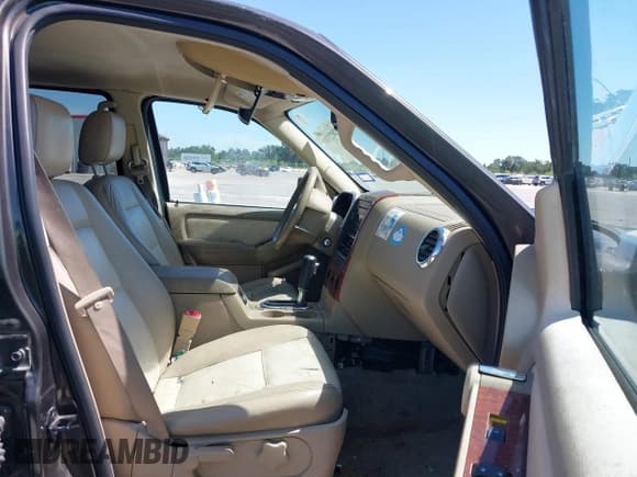 ✅ 2007 Ford Explorer Eddie Bauer • VIN: 1FMEU64E07UB04554 • Lot: 42821501. Wystawiony na IAAI z przebiegiem 220 610 mil. Bezpłatny archiwum sprzedaży aukcyjnych z USA i szczegółowy raport historii pojazdu na DreamBid. Zdjęcie 5.