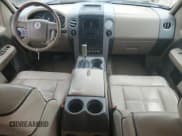 ✅ 2007 Lincoln Mark LT • VIN: 5LTPW18567FJ06265 • Lot: 61411745. Wystawiony na Copart z przebiegiem 153 256 mil. Bezpłatny archiwum sprzedaży aukcyjnych z USA i szczegółowy raport historii pojazdu na DreamBid. Zdjęcie 8.