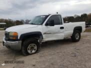 ✅ 2004 GMC Sierra 1500 • VIN: 1GTHC24204E339688 • Lot: 77595054. Wystawiony na Copart z przebiegiem 230 719 mil. Bezpłatny archiwum sprzedaży aukcyjnych z USA i szczegółowy raport historii pojazdu na DreamBid. Zdjęcie 1.