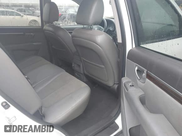 ✅ 2011 Hyundai Santa Fe Limited • VIN: 5XYZHDAGXBG008896 • Lot: 41564444. Listed on IAAI with 122,104 mi. Free auction sales archive from the USA and detailed vehicle history report at DreamBid. Image 8.