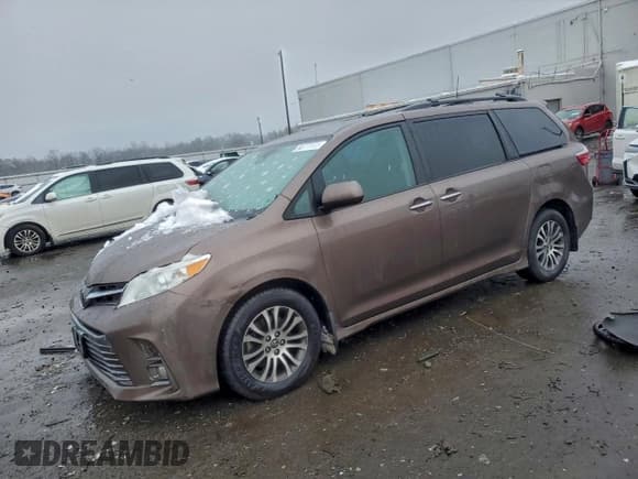 ✅ 2019 Toyota Sienna Limited • VIN: 5TDYZ3DC3KS984629 • Lot: 95870935. Wystawiony na Copart z przebiegiem 106 716 mil. Bezpłatny archiwum sprzedaży aukcyjnych z USA i szczegółowy raport historii pojazdu na DreamBid. Zdjęcie 1.