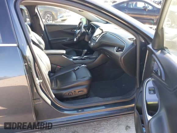 2018 Chevrolet Malibu LT z VIN 1G1ZD5ST0JF244643, wystawiony jako IAAI lot #43475110 z przebiegiem 137 932 mil mil oraz . Historia ofert i sprzedaży dostępna na DreamBid. Obrazek 5.