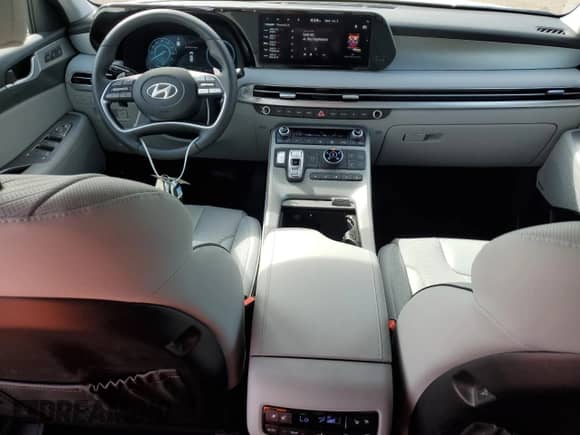 2024 Hyundai Palisade SEL с VIN KM8R4DGE4RU752080, выставлен на аукционе Copart как лот 61611444 с пробегом 4 962 миль миль и Списание • Salvage title. История ставок и продаж доступна на DreamBid. Изображение 8.