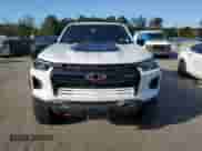2023 Chevrolet Colorado 4WD ZR2 с VIN 1GCPTFEK6P1265254, выставлен на аукционе Copart как лот 80545605 с пробегом 17 377 миль миль и Списание • Salvage title. История ставок и продаж доступна на DreamBid. Изображение 5.