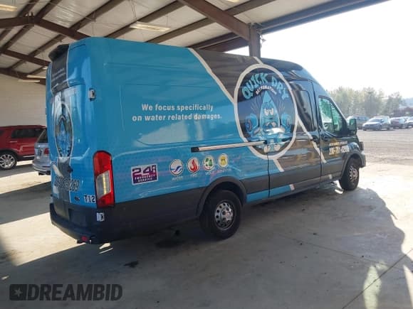 ✅ 2023 Ford Transit Cargo • VIN: 1FTBR3U89PKA33304 • Lot: 43395490. Wystawiony na IAAI z przebiegiem 89 723 mil. Bezpłatny archiwum sprzedaży aukcyjnych z USA i szczegółowy raport historii pojazdu na DreamBid. Zdjęcie 4.