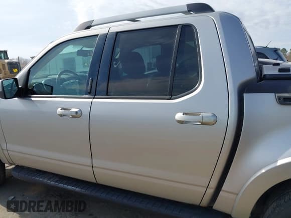 ✅ 2007 Ford Explorer Sport Trac Limited • VIN: 1FMEU53KX7UA17813 • Лот: 43732322. Опубликован ранее на IAAI с пробегом 180 532 миль. Бесплатный доступ к архиву аукционных продаж из США и подробный отчёт об истории автомобиля на DreamBid. Изображение 14.