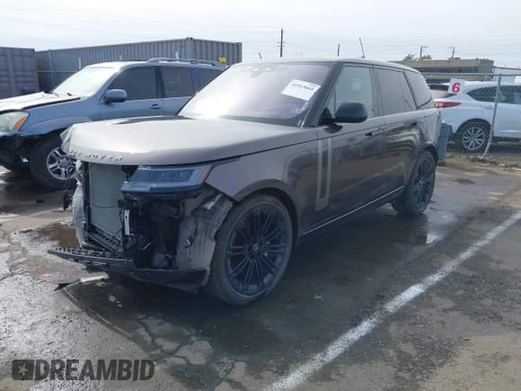 ✅ 2023 Land Rover Range Rover SE • VIN: SALKP9FU4PA009185 • Lot: 41513661. Wystawiony na IAAI z przebiegiem 22 254 mil. Bezpłatny archiwum sprzedaży aukcyjnych z USA i szczegółowy raport historii pojazdu na DreamBid. Zdjęcie 18.