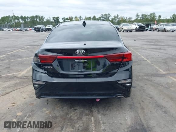 ✅ 2021 Kia Forte LXS • VIN: 3KPF24AD7ME345522 • Lot: 43405856. Wystawiony na IAAI z przebiegiem 132 740 mil. Bezpłatny archiwum sprzedaży aukcyjnych z USA i szczegółowy raport historii pojazdu na DreamBid. Zdjęcie 17.