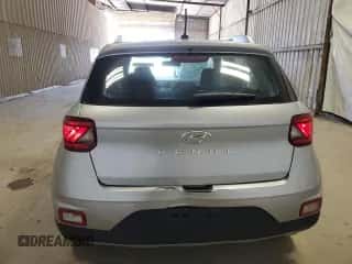 2024 Hyundai Venue SEL z VIN KMHRC8A34RU286703, wystawiony jako Copart lot #73493574 z przebiegiem 7 312 mil mil oraz Szkoda całkowita • Salvage title. Historia ofert i sprzedaży dostępna na DreamBid. Obrazek 6.